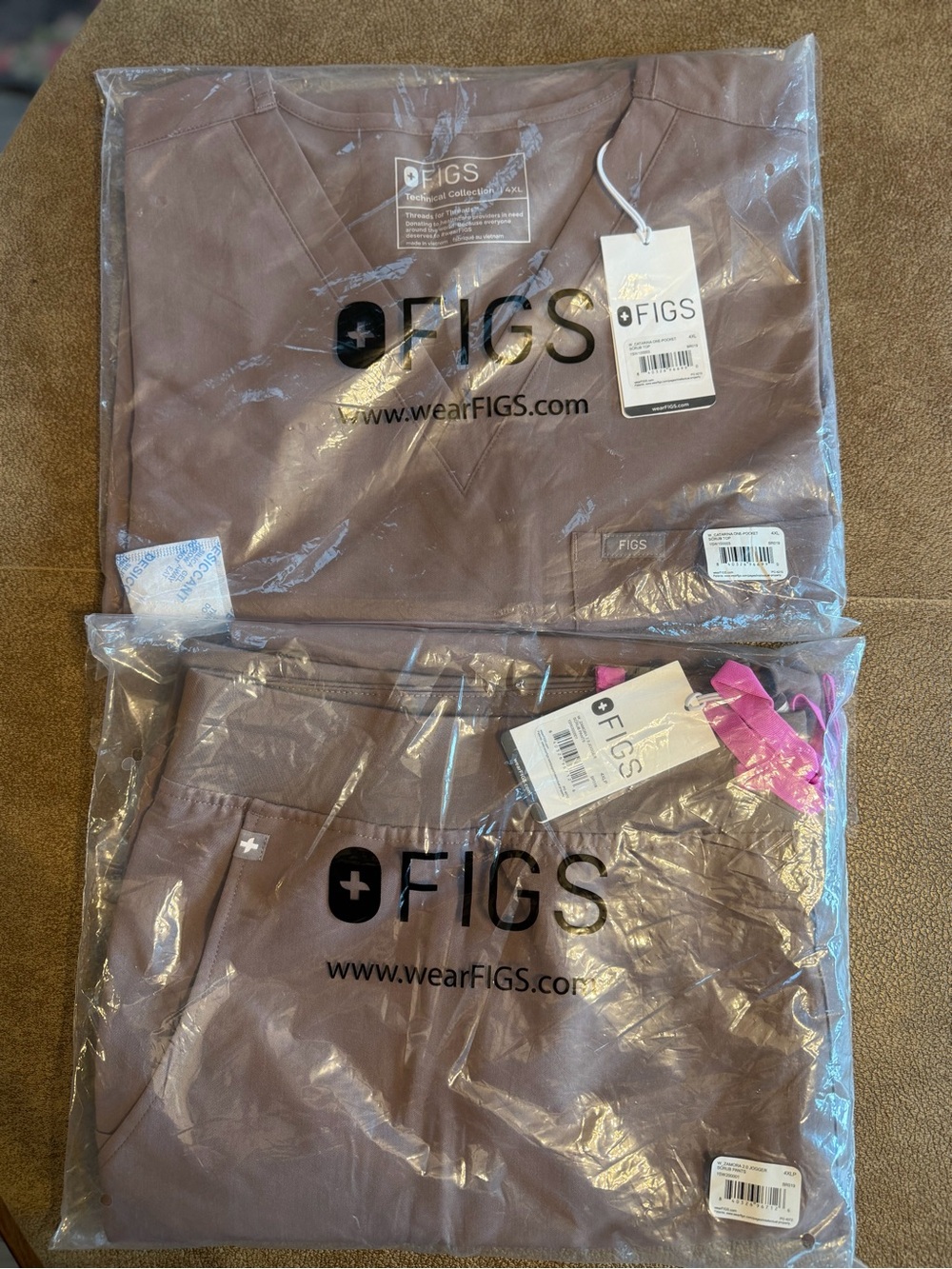 FIGS ladies Scrub Set in clay